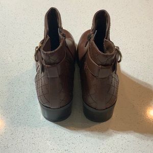 New without tags boots